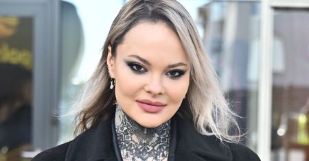 Z taką chorobą musi mierzyć się Monika Miller. Pewne objawy była zmuszona UKRYWAĆ