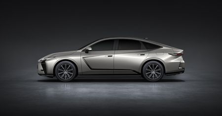 Nowy Lexus ES wyceniony w Polsce. Nie tylko jako hybryda