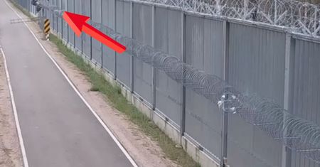 Akcja na granicy. Tak migranci przeszli przez ogrodzenie