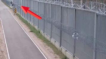 Akcja na granicy. Tak migranci przeszli przez ogrodzenie