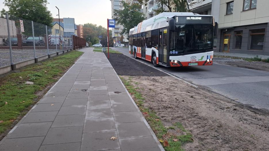 Na ulicy Młynarskiej, którą nigdy w historii tej ulicy nie jeździły autobusy komunikacji miejskiej pojawiły się autobusy linii &#34;1&#34; oraz nowy przystanek.