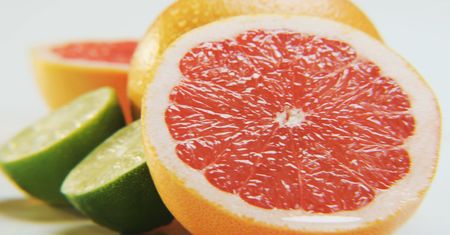 Grejpfruty i jabłka przeciwdziałają zanikom pamięci na starość. Twój mózg ci podziękuje