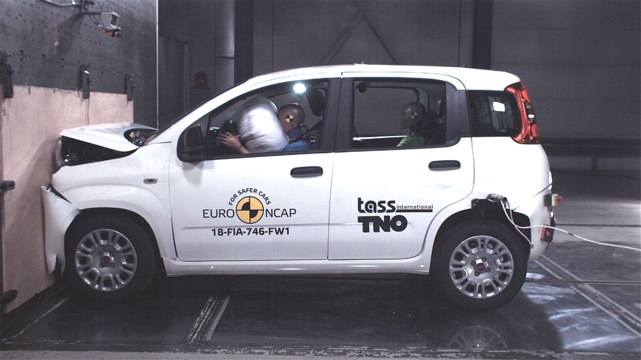 Fiat Panda podczas testu zderzeniowego