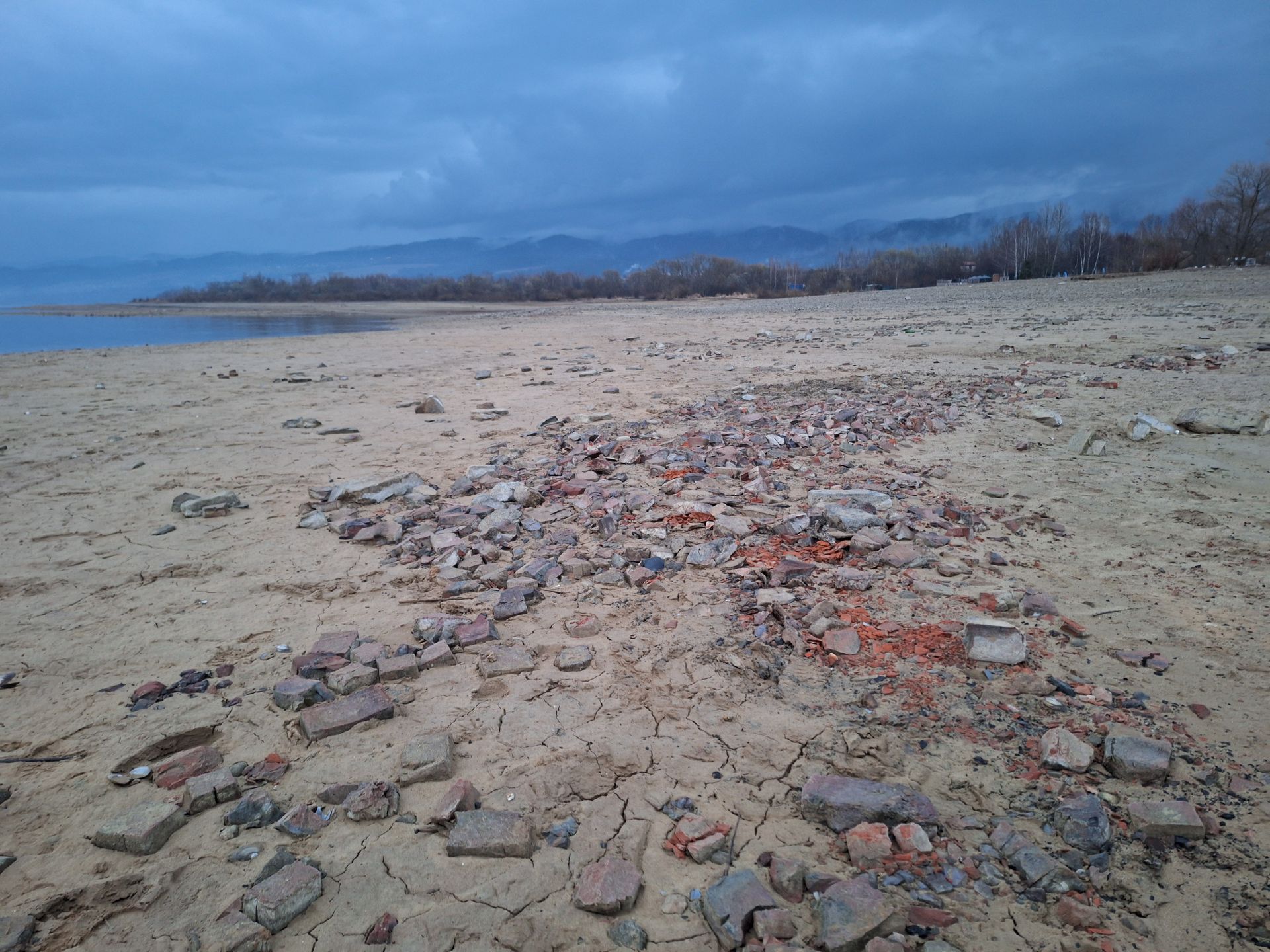 Po Starych Maniowach zostały tylko cegły