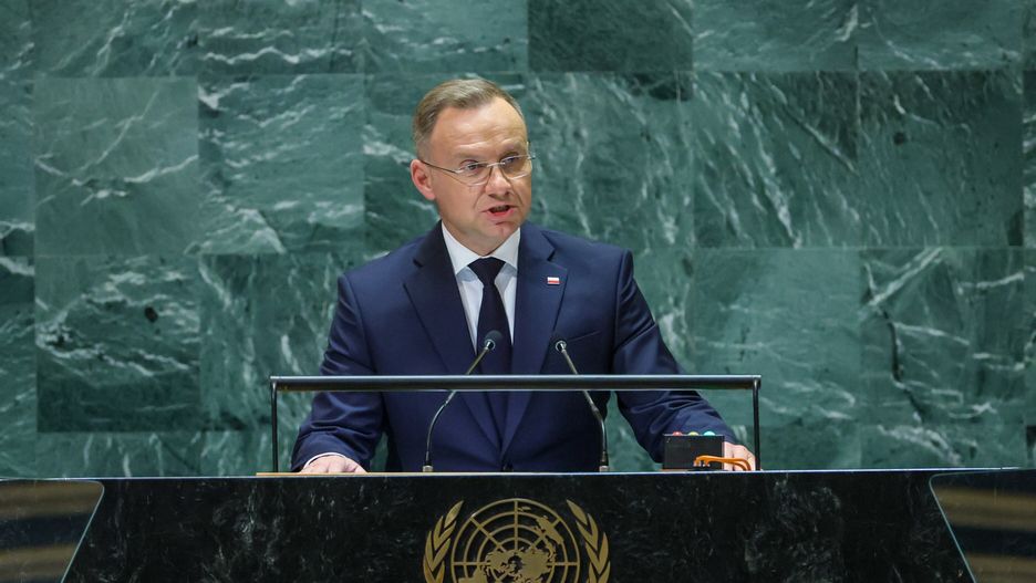 Nowy Jork, USA, 25.09.2024. Wizyta polskiej pary prezydenckiej w Stanach Zjednoczonych. Prezydent RP Andrzej Duda przemawia na debacie generalnej 79. sesji Zgromadzenia Ogólnego ONZ, 24 bm. w Nowym Jorku. Polska para prezydencka wraz z delegacją kontynuuje wizytę w USA. (aldg) PAP/Leszek Szymański