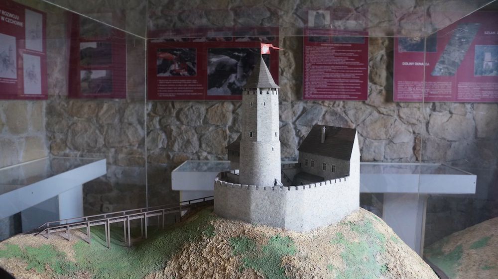 Jak z pomocą smartfonu zdobywać warownie? 28