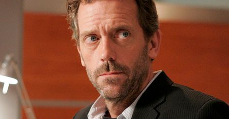 Hugh Laurie przeprasza dziennikarkę. Przyznał, że był "lekko pijany"