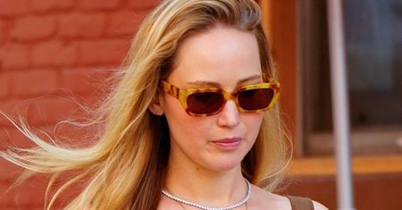 Jennifer Lawrence dwukrotnie poroniła. Raz chciała dokonać aborcji...