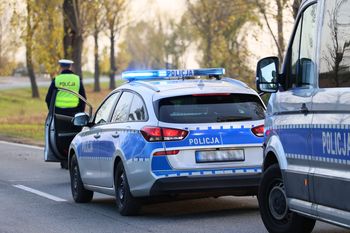 Zderzenie Chevroleta z ciężarówką w Kobylanach. 19-latek trafił do szpitala