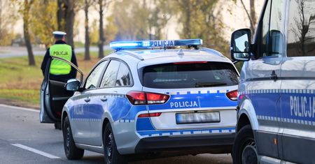 Zderzenie Chevroleta z ciężarówką w Kobylanach. 19-latek trafił do szpitala