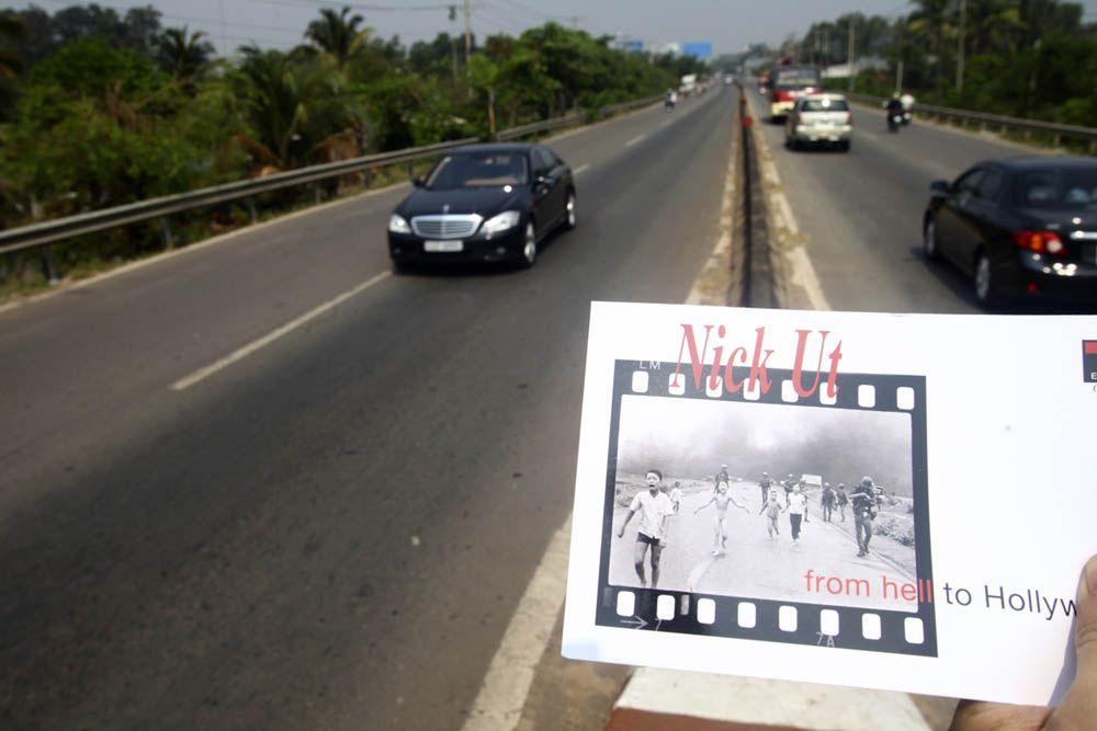Droga do wioski Trang Bang w Wietnamie w chwili nalotu i 40 lat później, dokładnie 29 marca 2012 r.