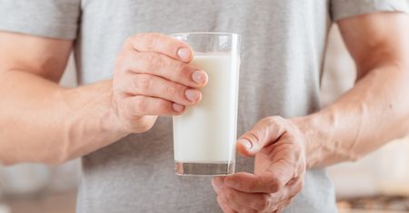 Dieta na zgagę - produkty zalecane i przeciwwskazane. Domowe sposoby na zgagę