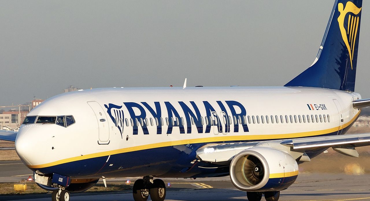 Samolot Ryanaira wystartował. Niepełnosprawna pasażerka została na płycie lotniska