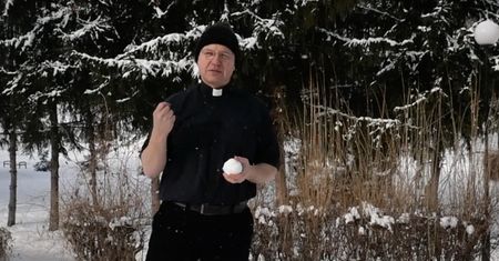 Oława. Morsowanie za życiem. Oryginalny pomysł księdza
