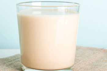 Pij rano. Zdziwisz się, jak szybko poczujesz się lżej i "posprzątasz" w jelitach