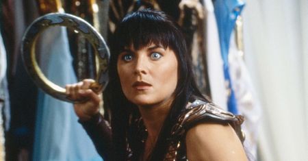 Dzięki serialowi "Xena: wojownicza księżniczka" zdobyła światową sławę. Jak dziś wygląda 58-letnia Lucy Lawless? (FOTO)