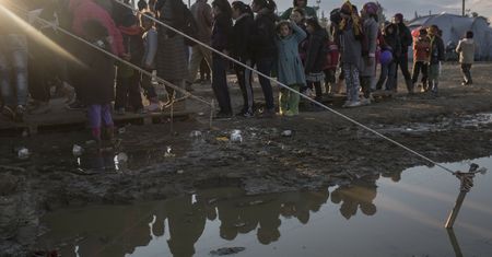 Pół miliona migrantów czeka. Chcą się przeprawić do Europy
