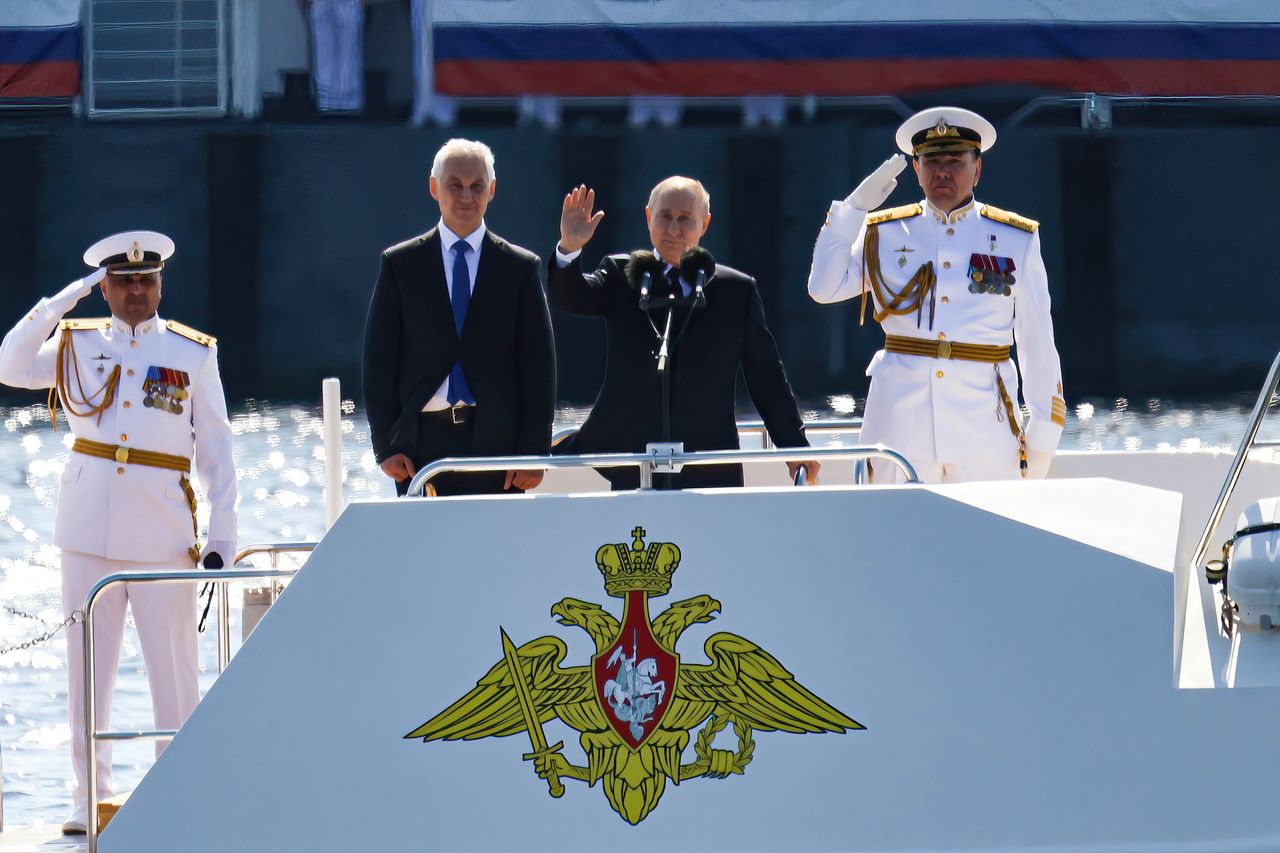 Putin at the Naval Day celebrations