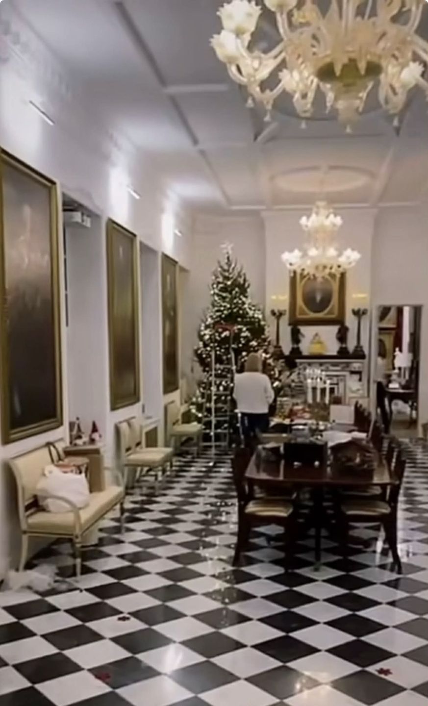 Jan Lubomirski pochwalił się świątecznym wystrojem swojego zamku