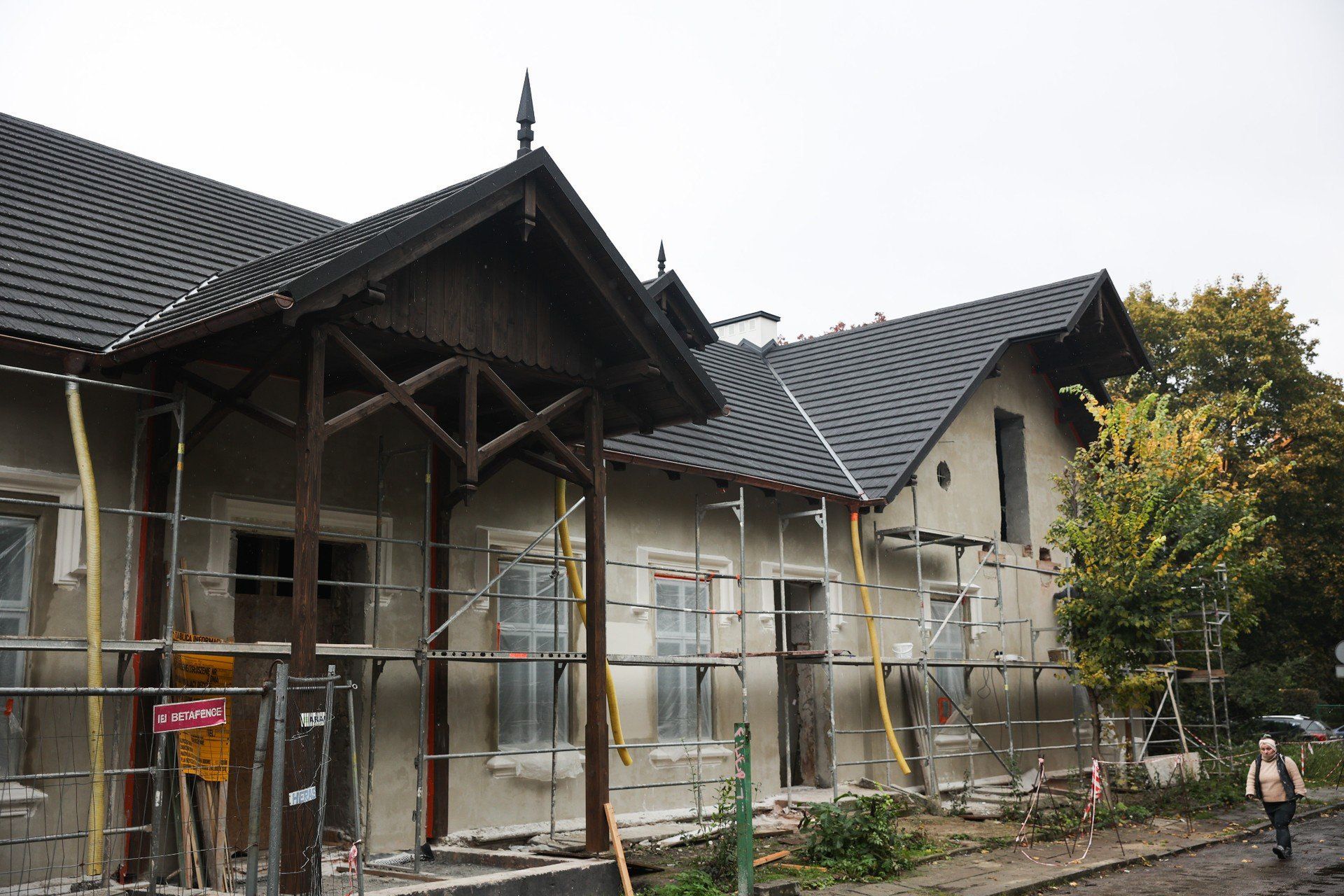 W Modrzejówce trwają jeszcze prace remontowe, trwają też rozmowy nad jej przyszłością