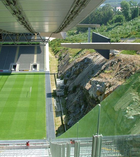 10 najciekawszych stadionów piłkarskich na świecie 12