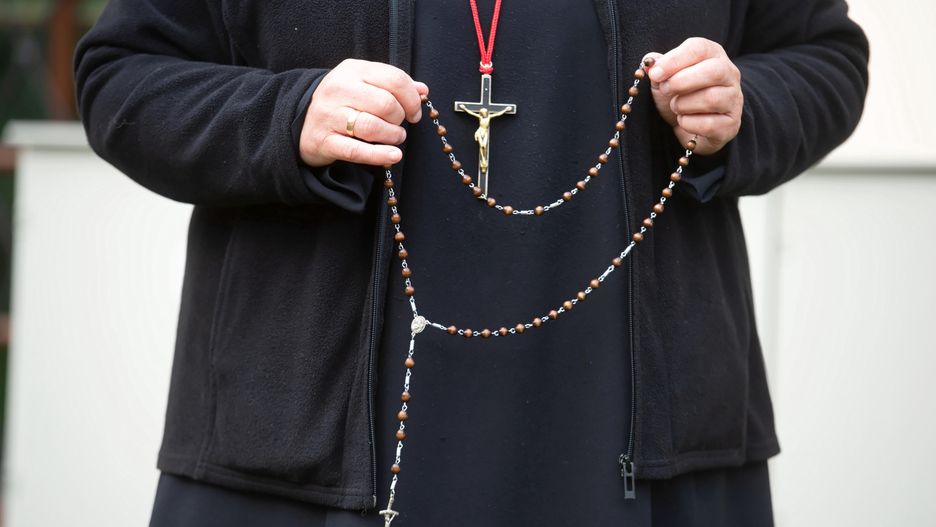 Śląsk. 72-letni ksiądz molestował 16-latka? Mieszkańcy w szoku