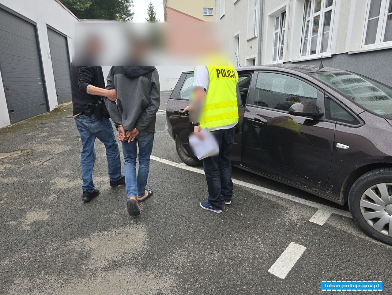 Leśna: Wpadł na jeździe po pijaku. Próbował przekupić policjantów