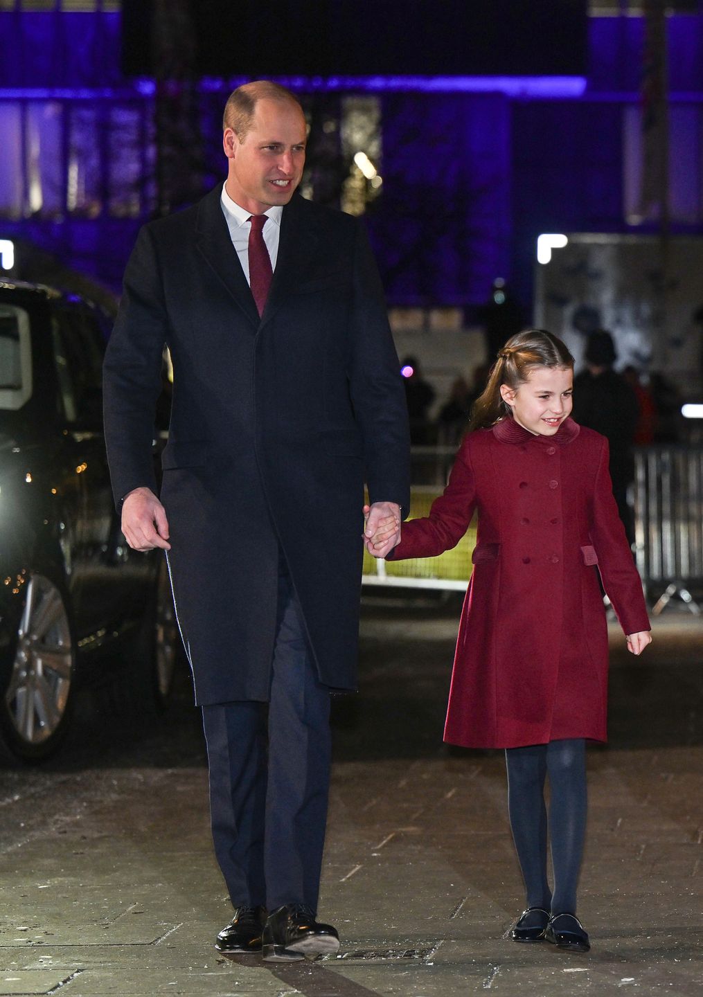 Książę George i księżniczka Charlotte towarzyszą Williamowi i Kate podczas świątecznego koncertu