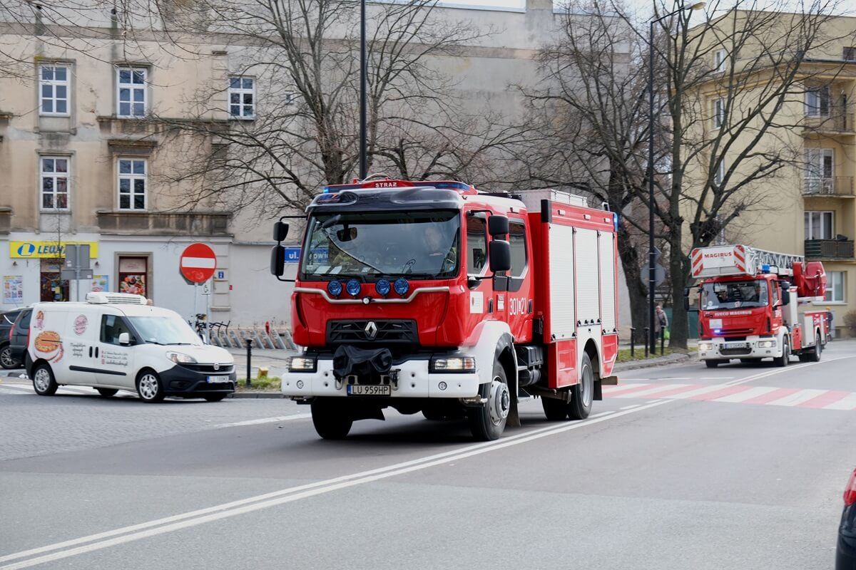 Straż pożarna jadąca do pożaru