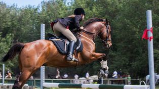 Pierwsze zawody jeździeckie w Korzecku. 77 zawodników i piękne konie