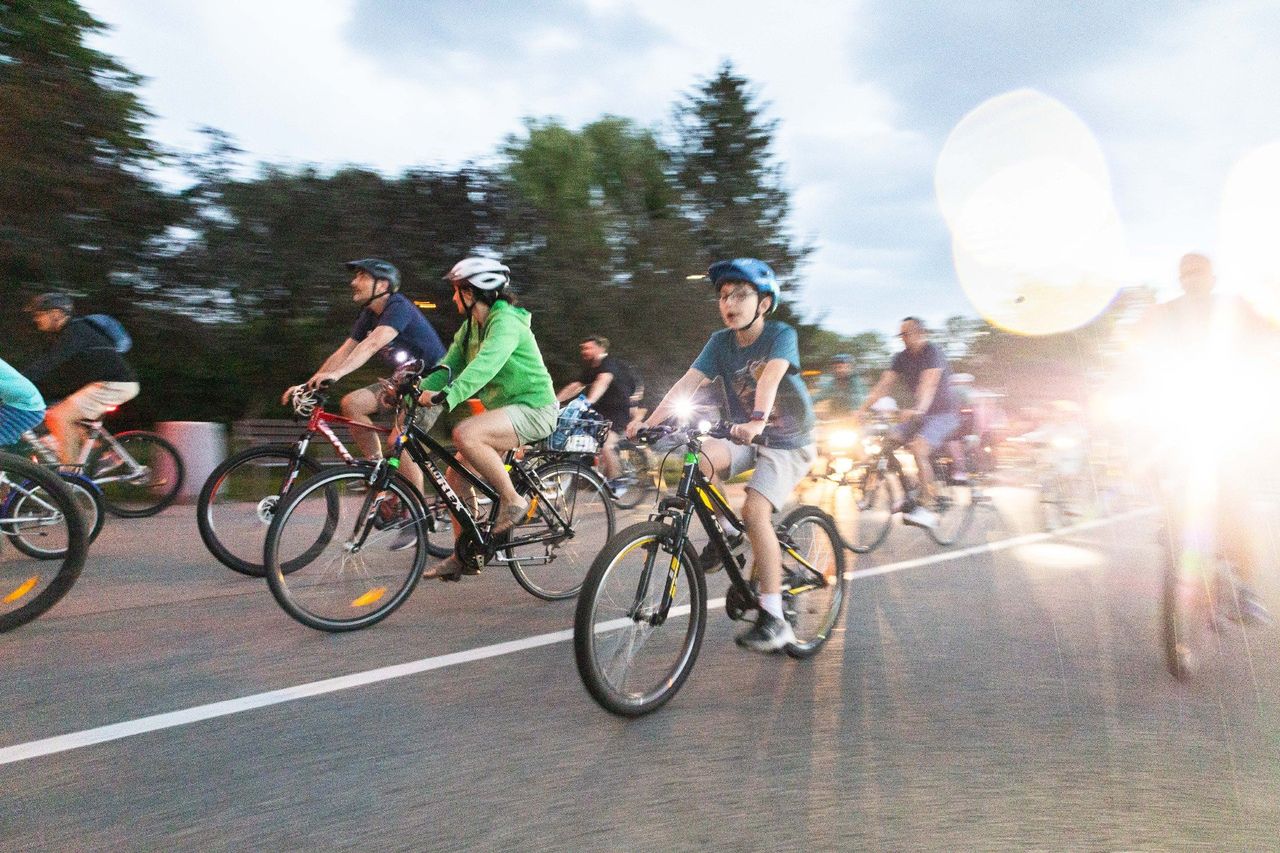 Rzeszów: Nocna Parada w strugach deszczu. Wystartował BIKE Festival