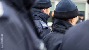Ostrowiec Świętokrzyski: Powiatowe Święto Policji na Rynku. Były awanse i podziękowania za służbę