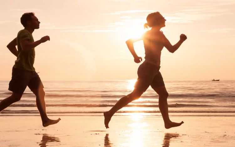 Czekolada, owoce, makaron – czy wiesz o jakiej porze dnia je jeść, by nie zrujnować swojej figury i zdrowia? (WIDEO)