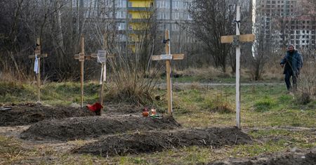 "Rosjanie próbowali palić ciała" w Buczy. Prokuratura wyjaśnia nowe wątki