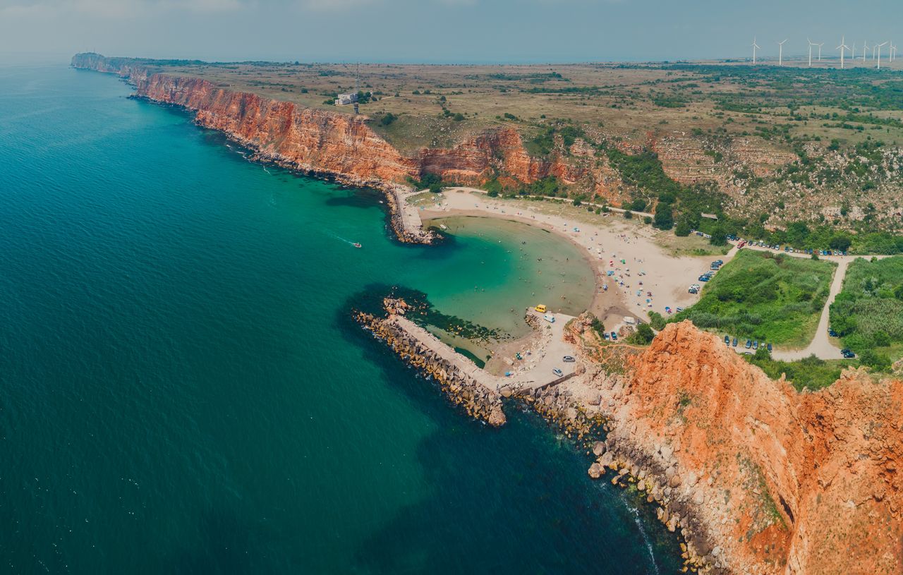 Plaża Bolata zachwyca położeniem