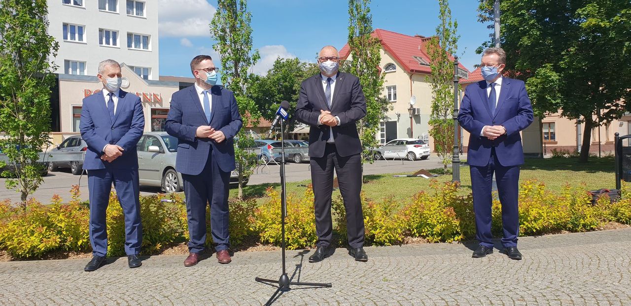 Dolny Śląsk. Obchody 30-lecia samorządu terytorialnego. Zasadzono Dęby Samorządności