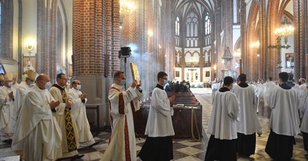 Kościół w czasach pandemii. Boże Narodzenie w "reżimie sanitarnym"