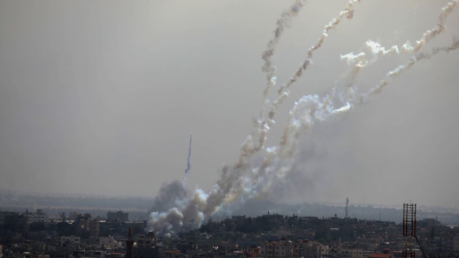 Rockets are launched from the southern Gaza Strip towards Israel
Rockets are launched from the southern Gaza Strip towards Israel on Saturday October 7, 2023. Photo by Ismael Mohamad/UPI. Photo via Newscom
Dostawca: PAP/Newscom
Ismael Mohamad
Israeli, Gaza, Rockets, conflict, resistance