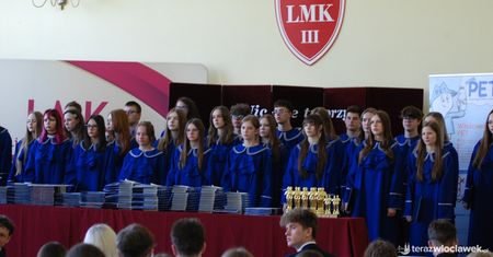 To już koniec licealnej drogi. Maturzyści z III LO zakończyli rok szkolny