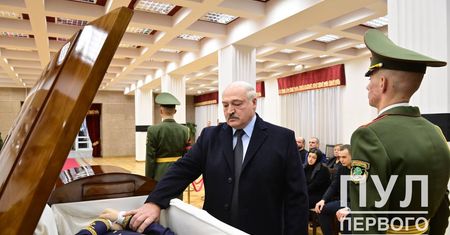 Pogrzeb szefa MSZ Białorusi. Wymowne zdjęcie Łukaszenki