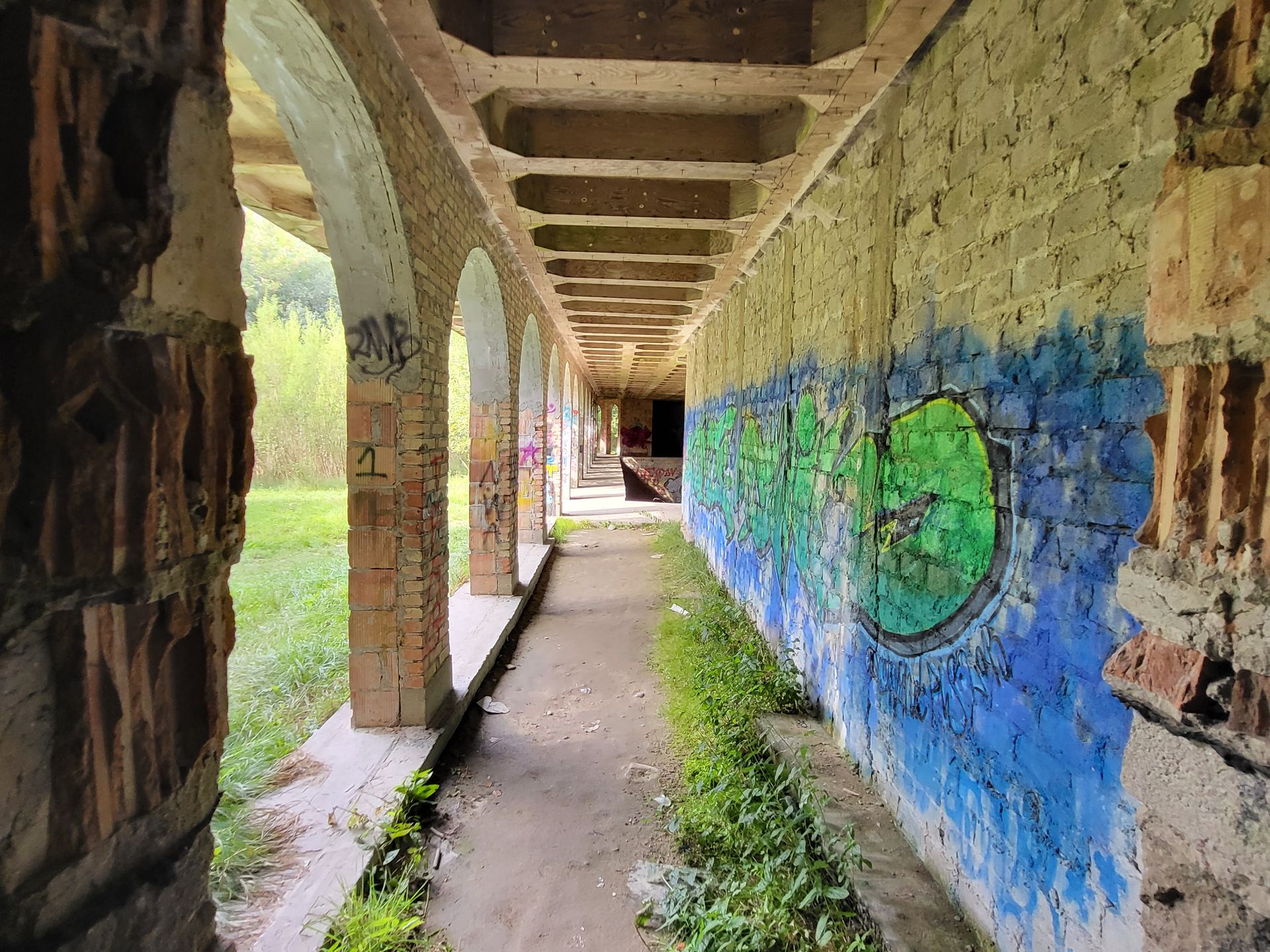 Wnętrza zamku w Łapalicach od wielu lat są miejscem, gdzie swoją sztukę prezentują twórcy graffiti
