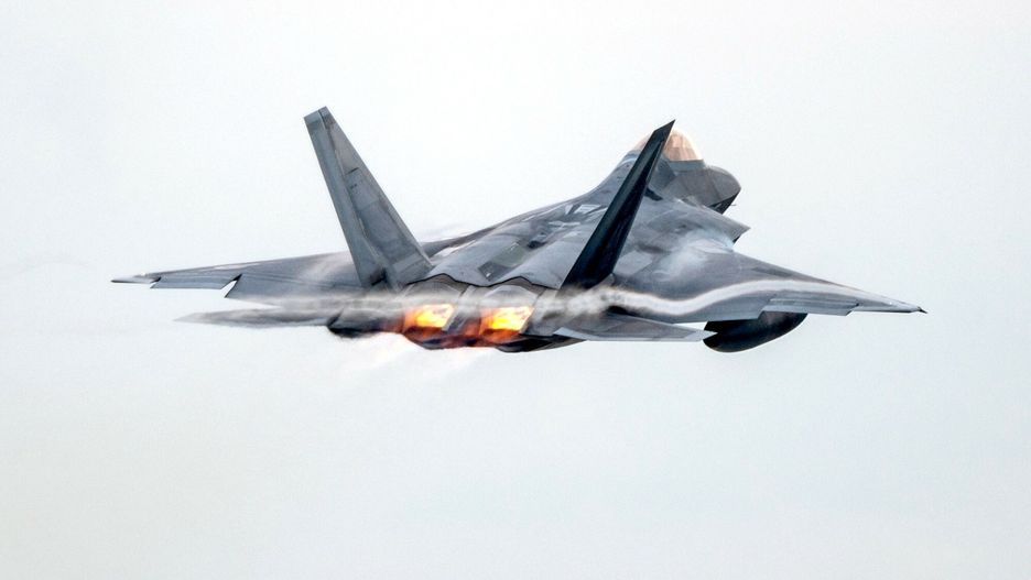 Samoloty F-22 Raptor w ?asku
Fot. Andrzej Wanda/East News, Lask, 23.08.2022. Amerykanskie mysliwce piatej generacji F-22 Raptor w 32. Bazie Lotnictwa Taktycznego w Lasku.
Andrzej Wanda