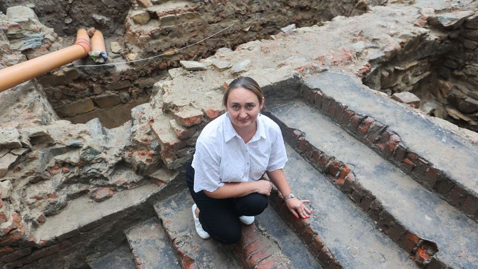 Na dziedzińcu Muzeum Okręgowego w Rzeszowie archeolodzy odkryli fundamenty klatki schodowej ze schyłku XVII w. na zdjęciu: Joanna Ligoda