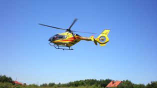 Poważny wypadek w Busku-Zdroju. Motocyklista zderzył się z busem. Na miejsce leci śmigłowiec