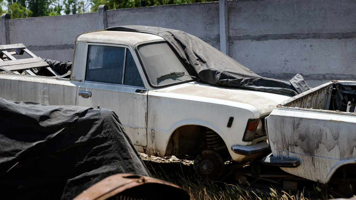 Porzucone auto też musi mieć OC, chyba że zostanie wyrejestrowane