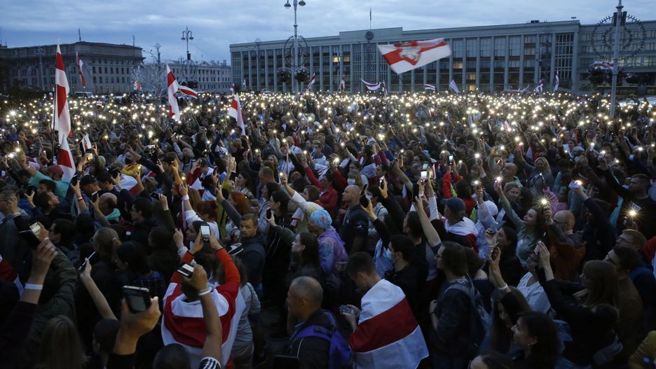 
Białoruś. Zatrzymania w Mińsku podczas wiecu z okazji 29. rocznicy odzyskania niepodległości