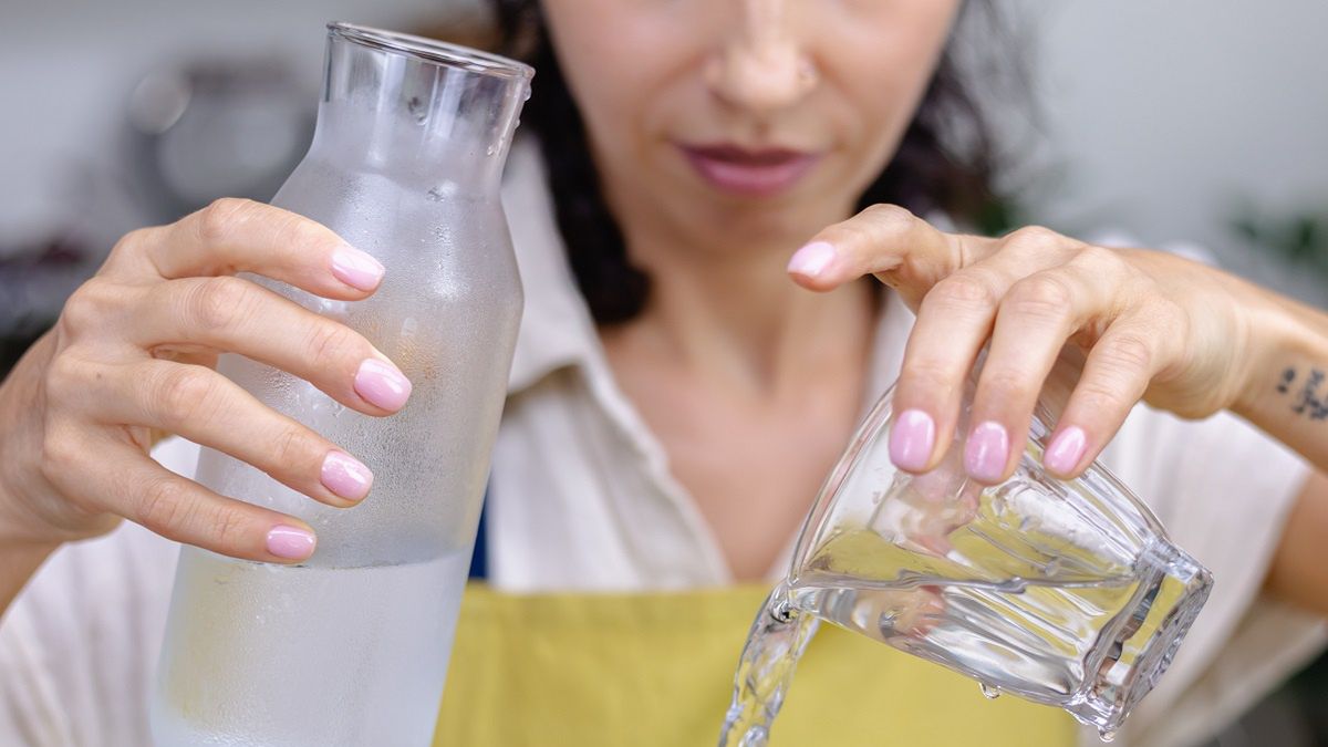 Woda alkaliczna to naturalny środek czyszczący.