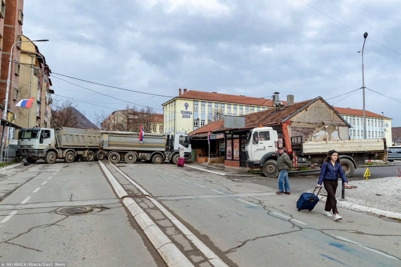 Barykady wzniesione przez Serbów w Kosowie