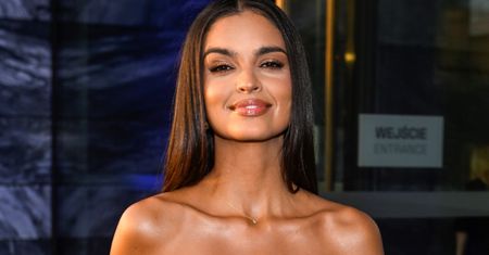 Klaudia El Dursi zrobiła furorę. Cała w czerwieni rzucała się w oczy