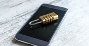 Twój telefon cię podsłuchuje? Zobacz, co zrobić, by tego uniknąć